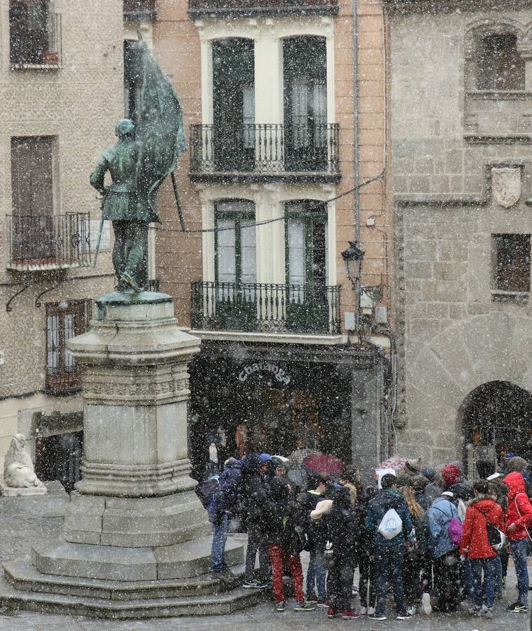 Jornada de frío invernal y nieve en Segovia