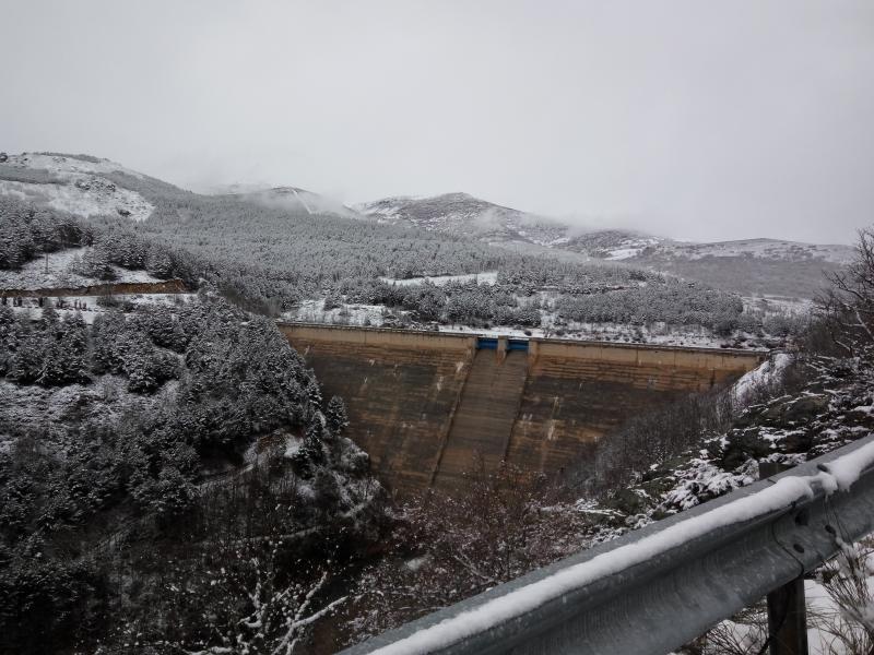 La nieve tiñe de blanco el norte de Palencia