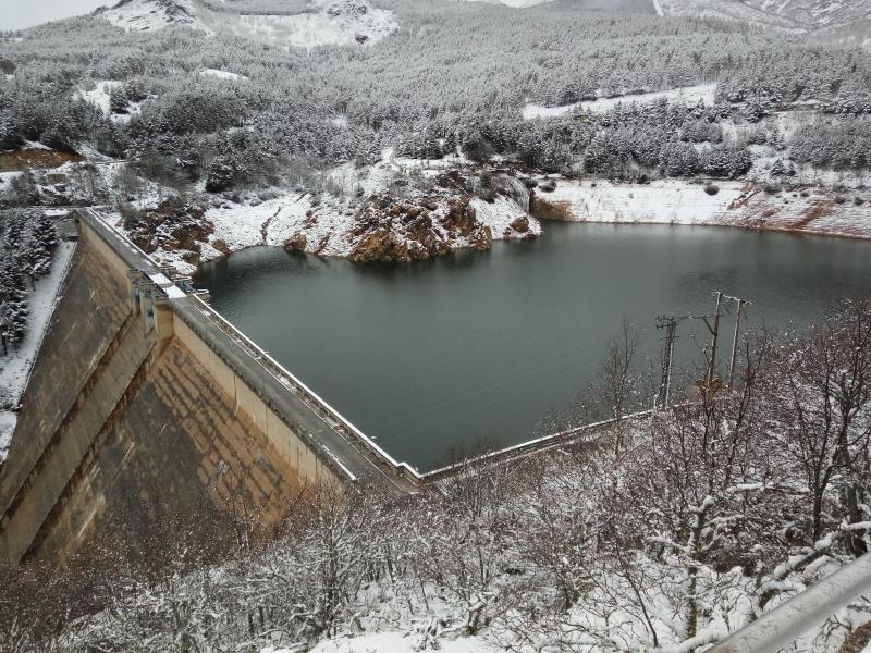 La nieve tiñe de blanco el norte de Palencia