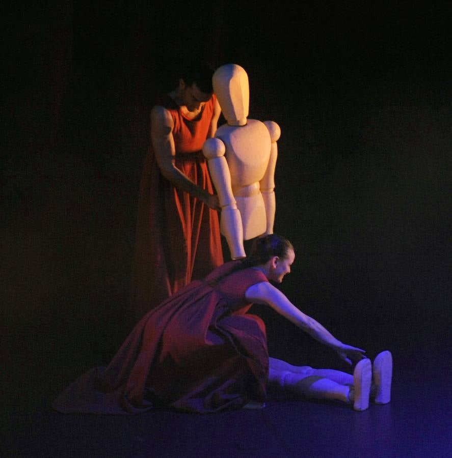 Abracalabradanza llena la sala Concha Velasco del LAVA con el espectáculo infantil &#039;Vuelos&#039;