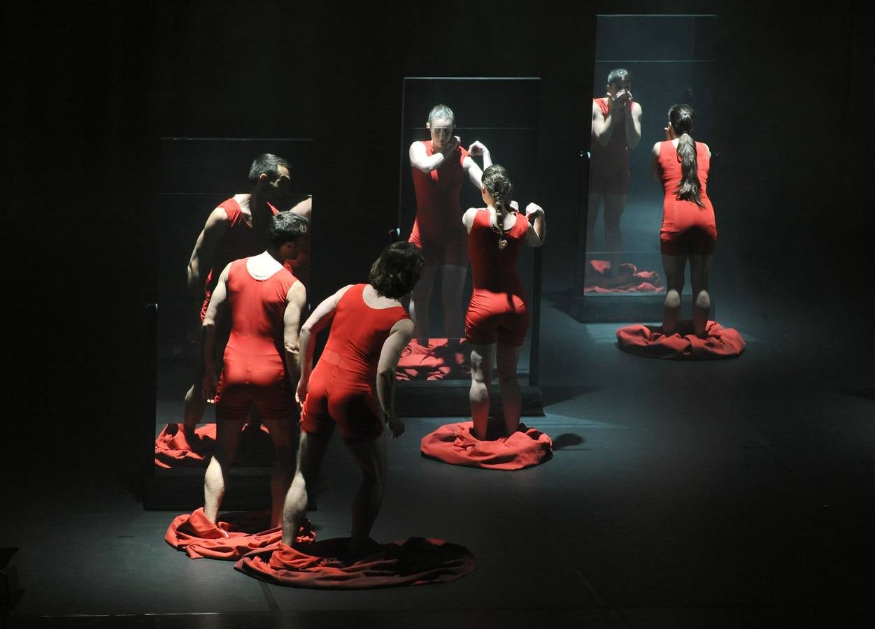 Abracalabradanza llena la sala Concha Velasco del LAVA con el espectáculo infantil &#039;Vuelos&#039;