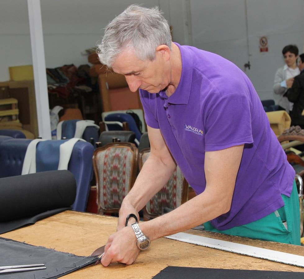 Taller de tapicería de la Fundación Valora2 de Palencia
