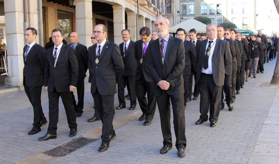 Entrega de la medalla de oro de la ciudad a la cofradia de los nazarenos de Palencia