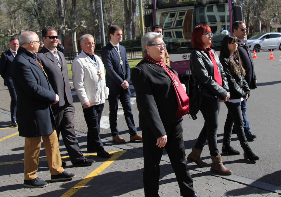 Entrega de la medalla de oro de la ciudad a la cofradia de los nazarenos de Palencia