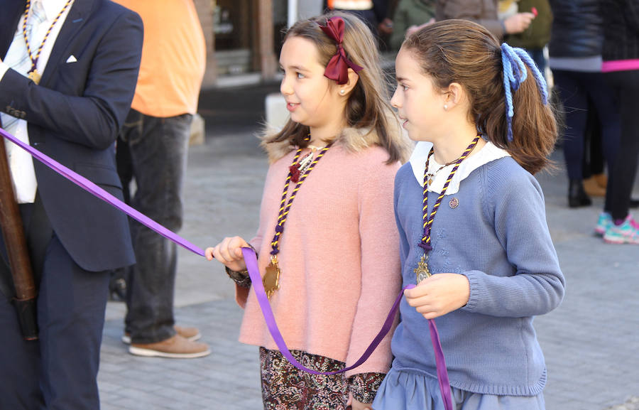 Entrega de la medalla de oro de la ciudad a la cofradia de los nazarenos de Palencia