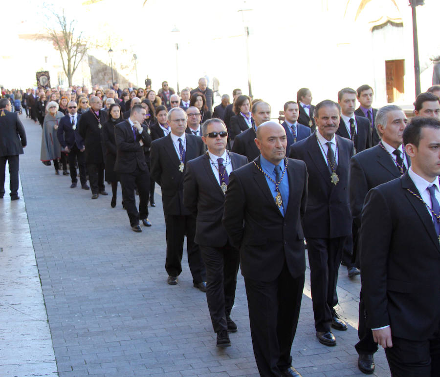 Entrega de la medalla de oro de la ciudad a la cofradia de los nazarenos de Palencia