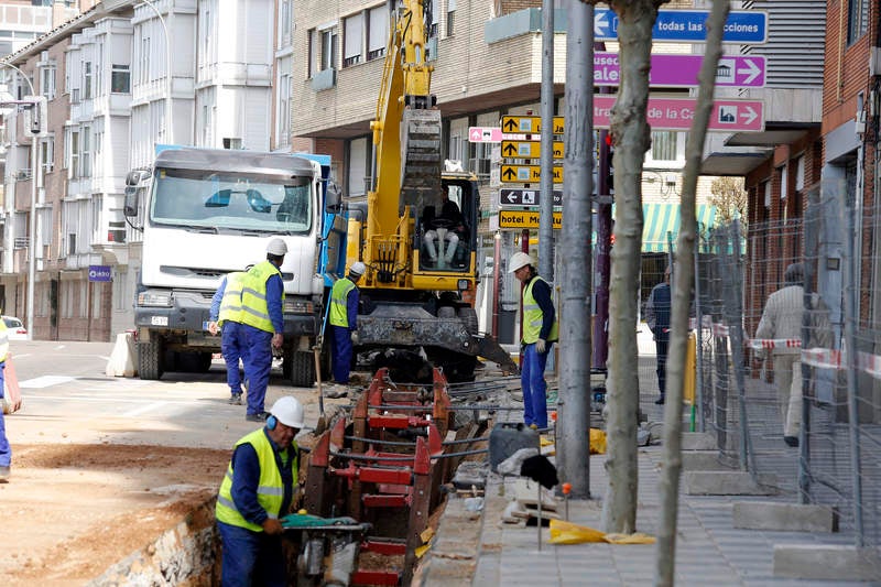 Obras del colector en la avenida Castilla de Palencia