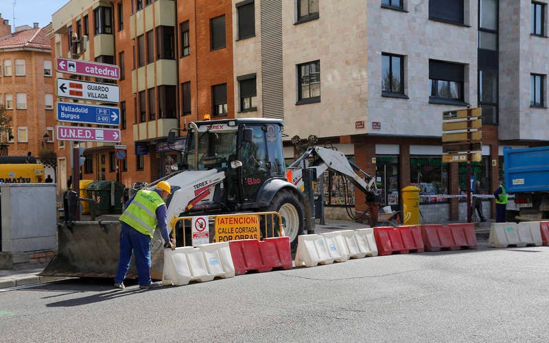 Obras del colector en la avenida Castilla de Palencia