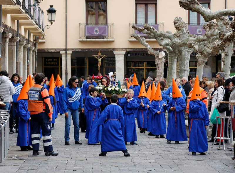 Alumnos del colegio Divino Maestro de Palencia escenifican la Pasión