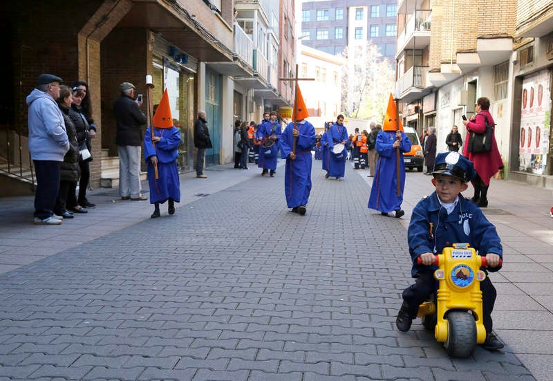 Alumnos del colegio Divino Maestro de Palencia escenifican la Pasión