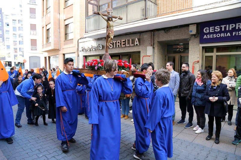 Alumnos del colegio Divino Maestro de Palencia escenifican la Pasión