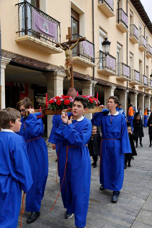 Alumnos del colegio Divino Maestro de Palencia escenifican la Pasión