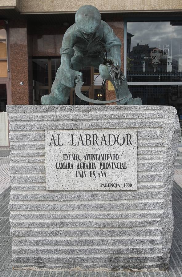 Monumento al labrador en la plaza España.