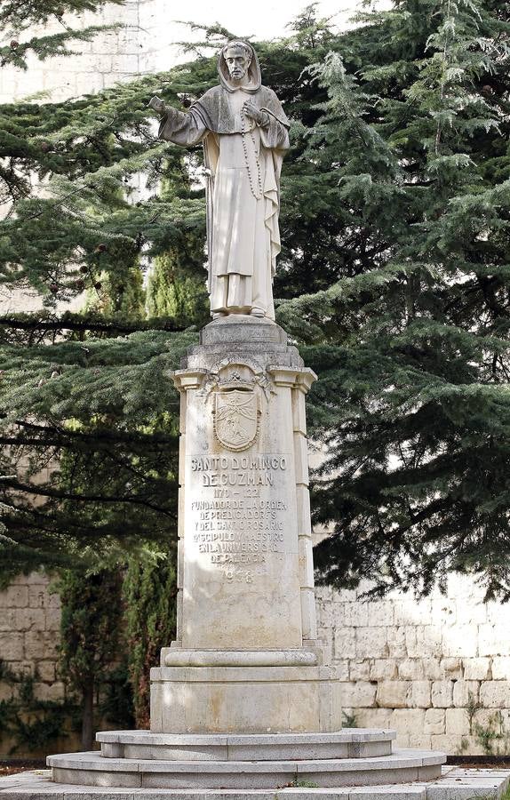 Estatua de Santo Domingo de Guzmán.