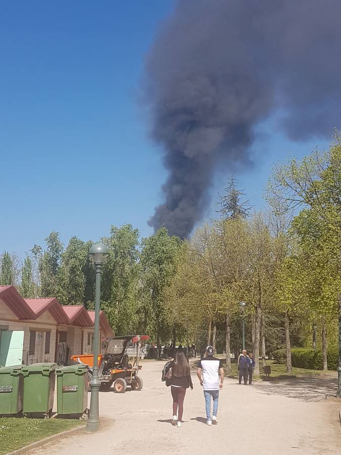 Incendio en un taller de neumáticos de Valladolid