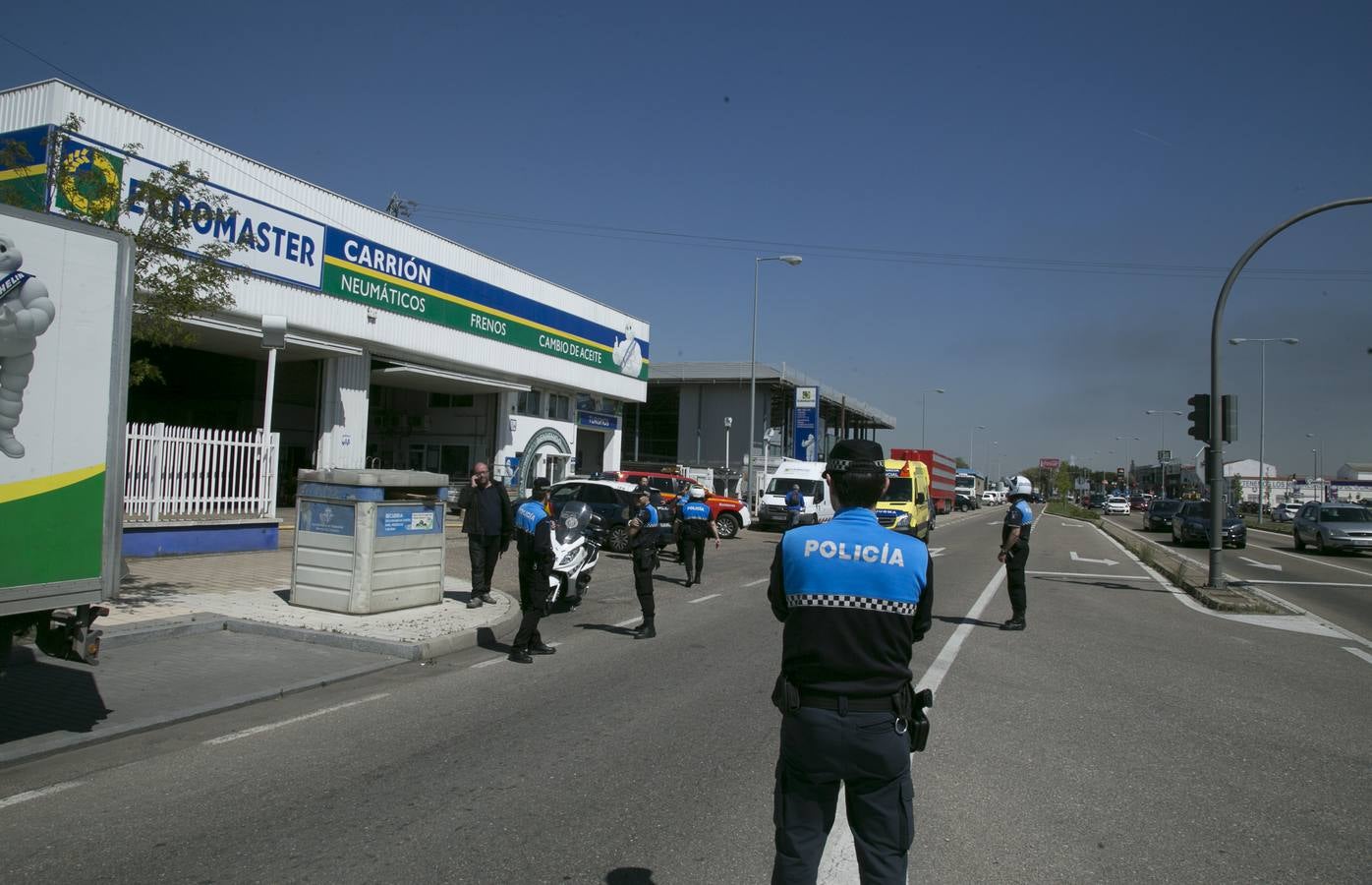 Incendio en un taller de neumáticos de Valladolid