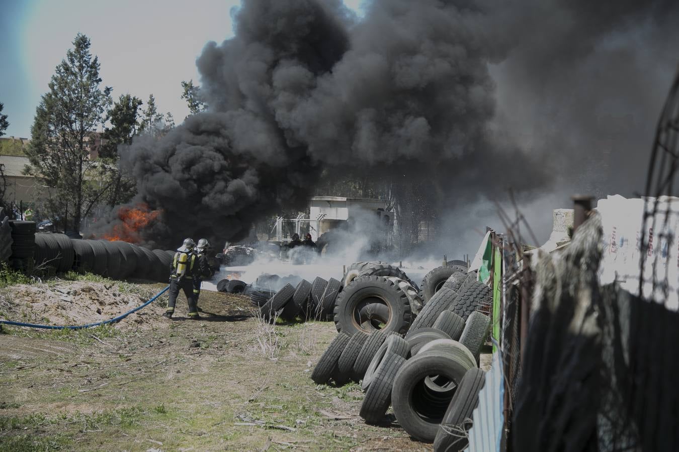 Incendio en un taller de neumáticos de Valladolid