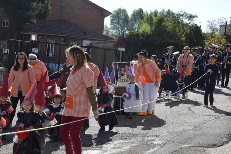 Desfile procesional organizado por la guardería Apeninos de Guardo