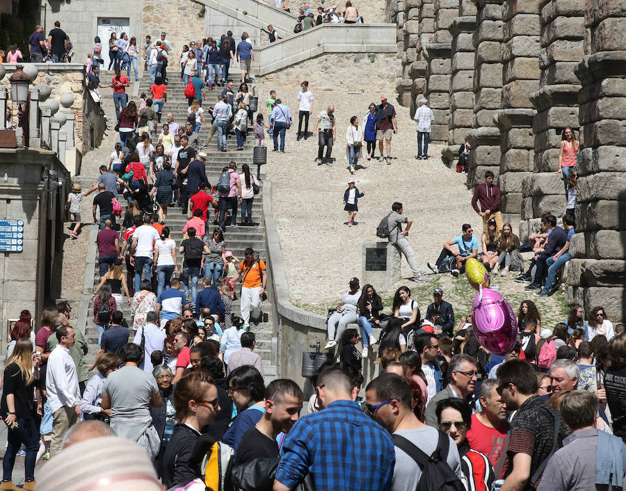 Los turistas llenan Segovia durante el Viernes y el Sábado Santo