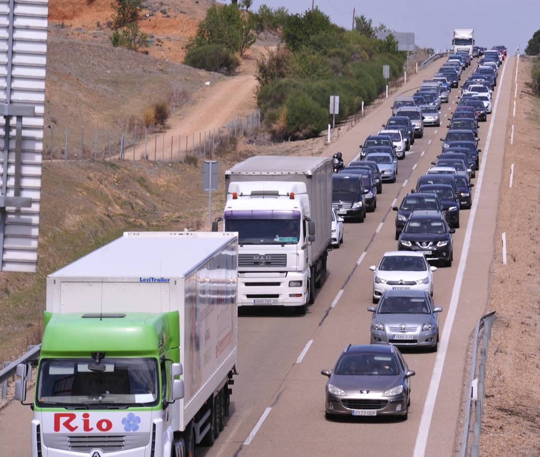 Atasco en la A-6 a la altura de Rueda