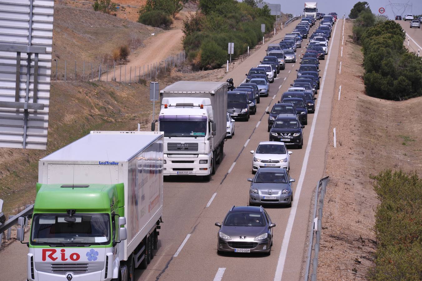 Atasco en la A-6 a la altura de Rueda