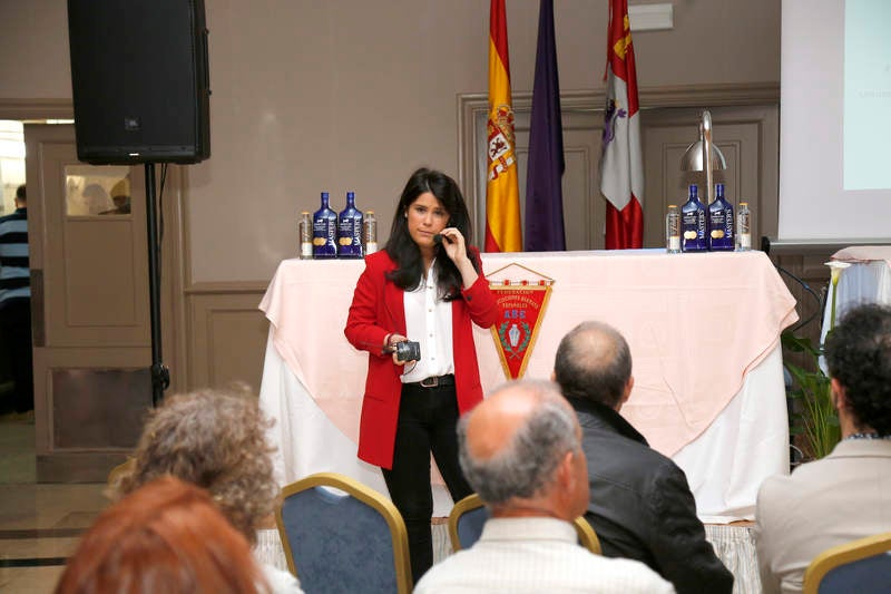 Exhibiciones y clases prácticas sobre la elaboración de cócteles y combinados en el Hotel Castilla Vieja de Palencia
