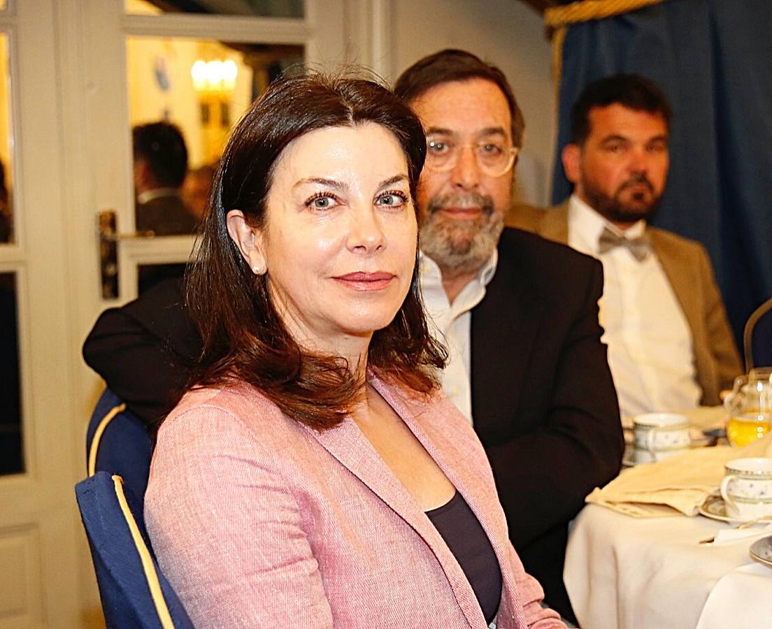 Arenales Serrano, senadora.