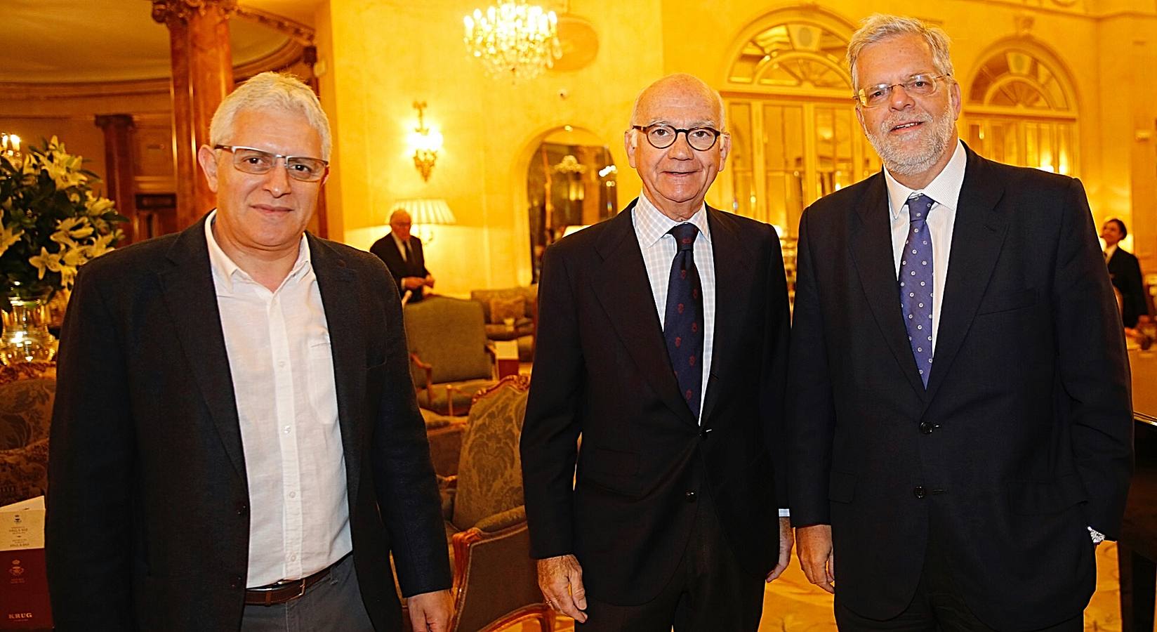 Mateo Gelado (restaurante Paraguas), Pedro Enciso (bodega Castillo Cuzcurrita) y Rafael del Rey, director de la Fundación Observatorio Español del Mercado del Vino.