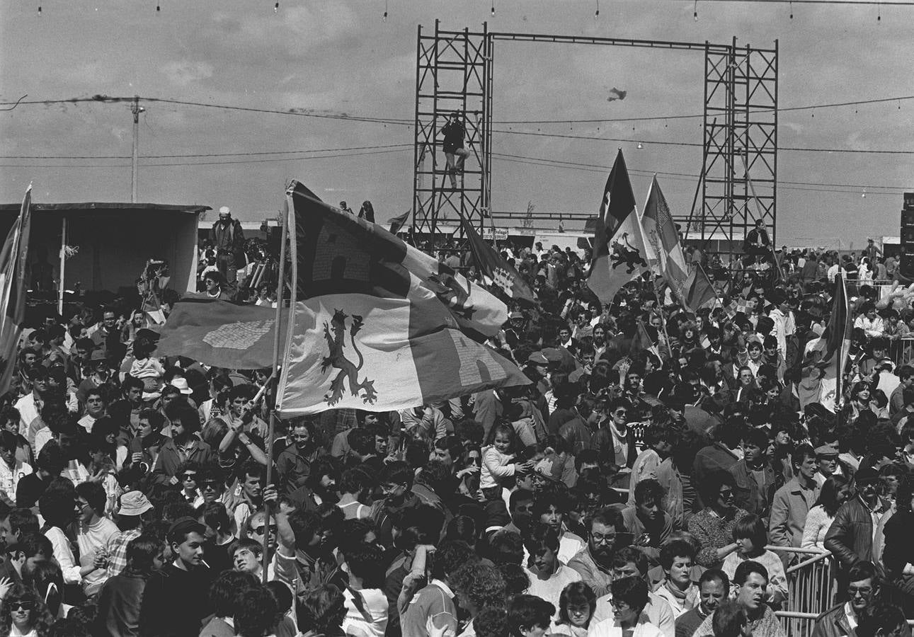 1985. Celebración del Día de la Comunidad.