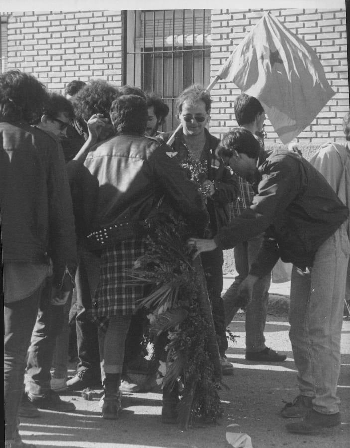 Participantes en la Fiesta de Villalar de 1987.