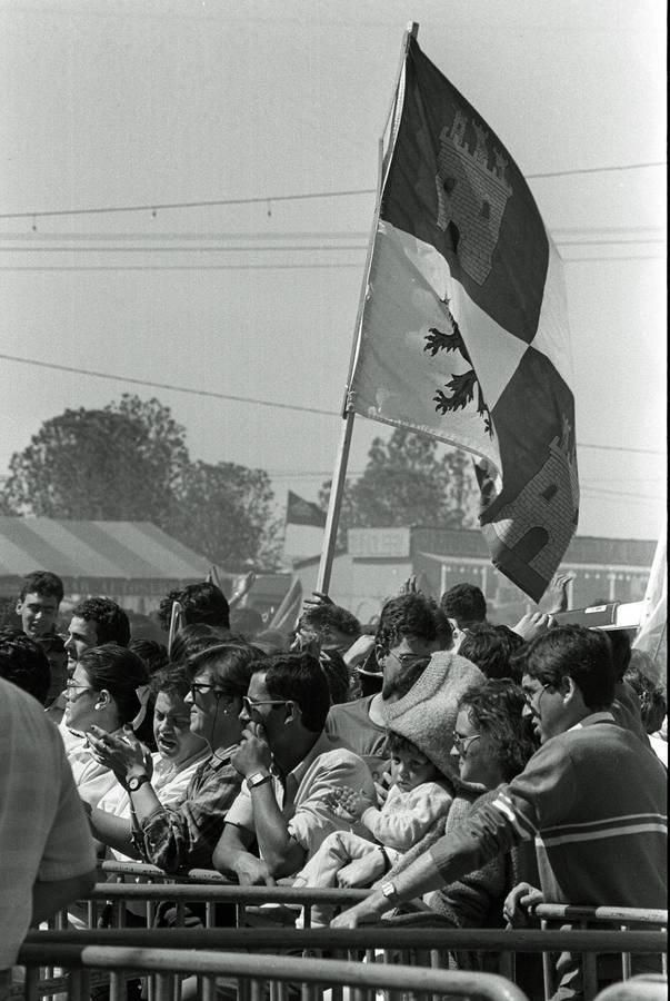 1987. Público en la campa.