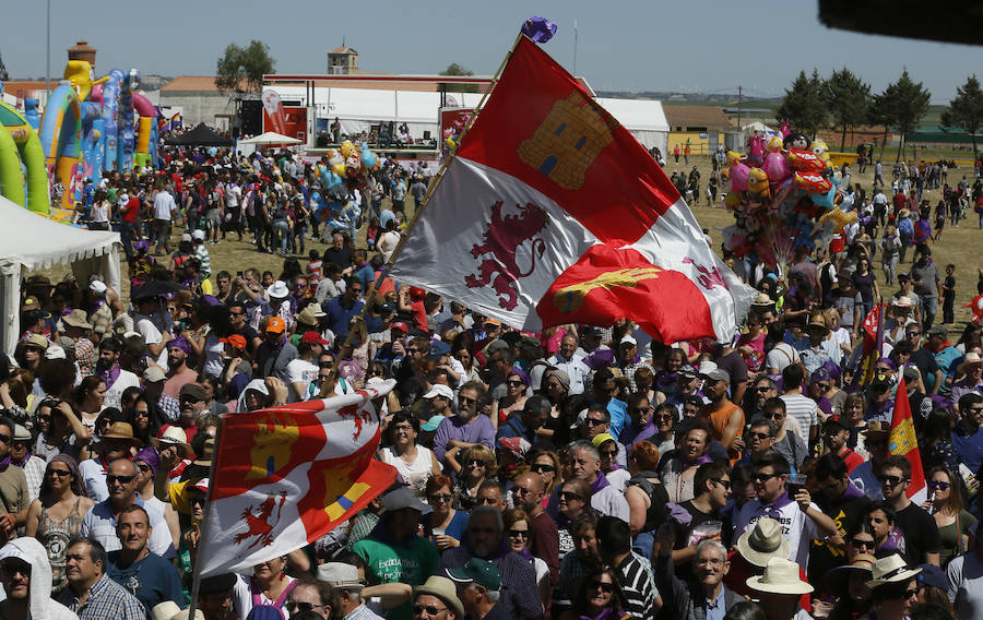 Ambiente en Villalar el Día de Castilla y León