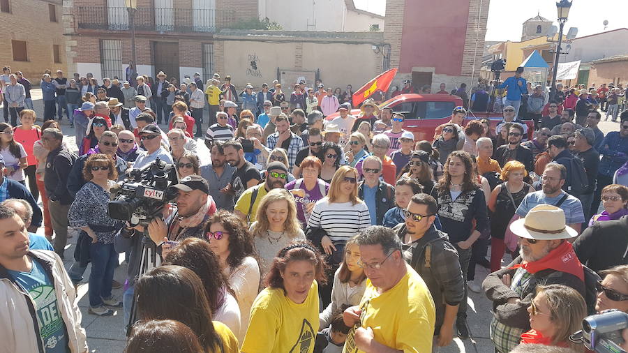 Intervenciones ante el monolito de Villalar de los Comuneros