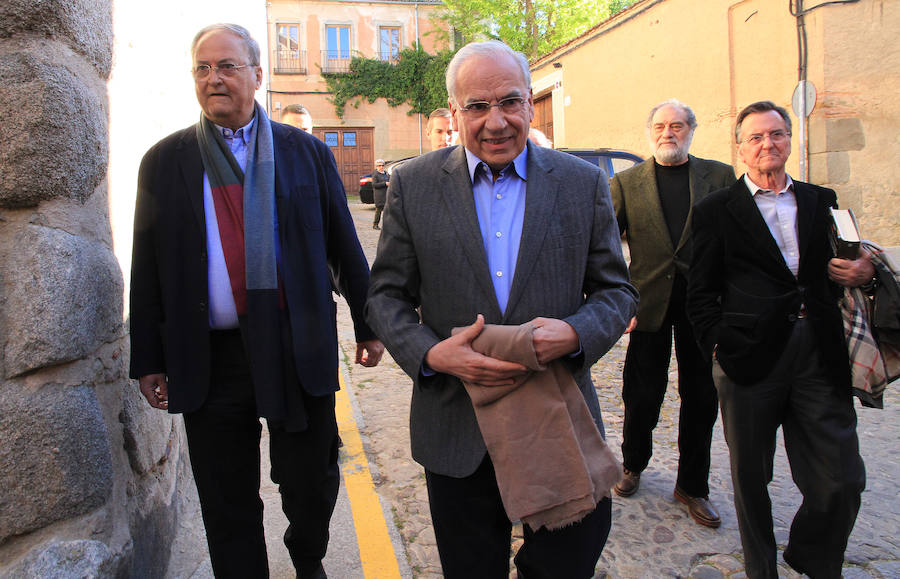 Alfonso Guerra visita la Real Academia de Historia y Arte de San Quirce en Segovia