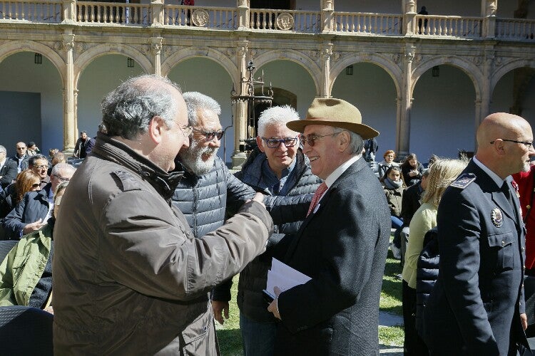 Miquel Barceló realiza una performance en el Colegio Arzobispo Fonseca de Salamanca