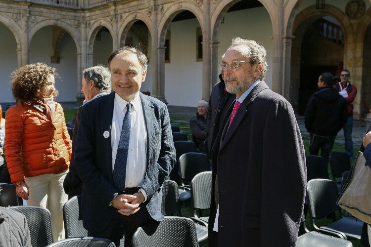 Miquel Barceló realiza una performance en el Colegio Arzobispo Fonseca de Salamanca