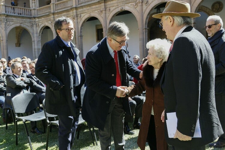 Miquel Barceló realiza una performance en el Colegio Arzobispo Fonseca de Salamanca