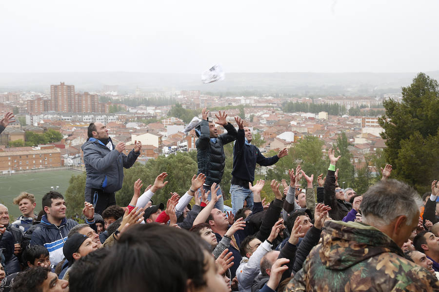 La pedrea del pan y el quesillo en Palencia 2/2