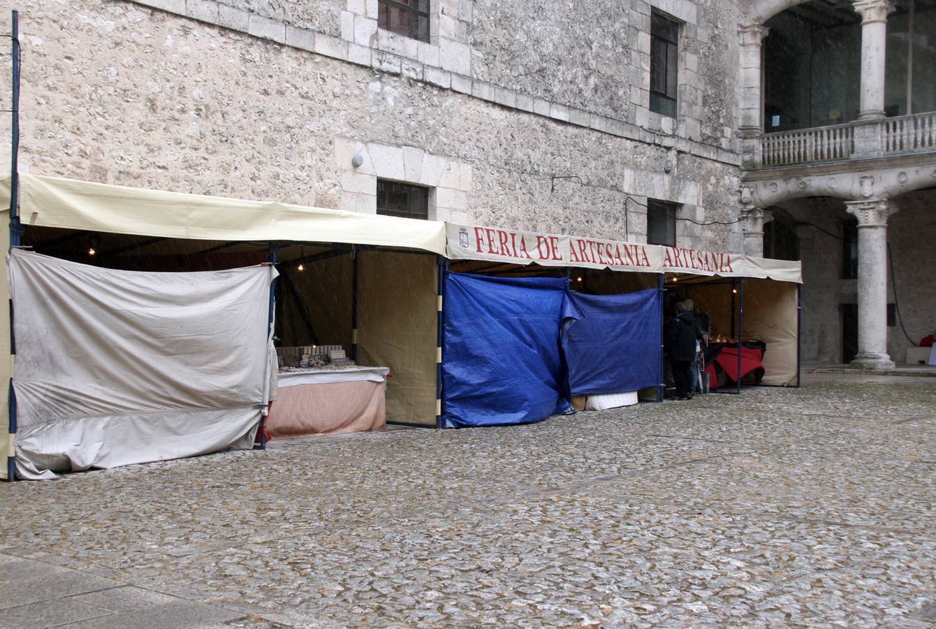 El mal tiempo merma el éxito de la Feria de Cuellar