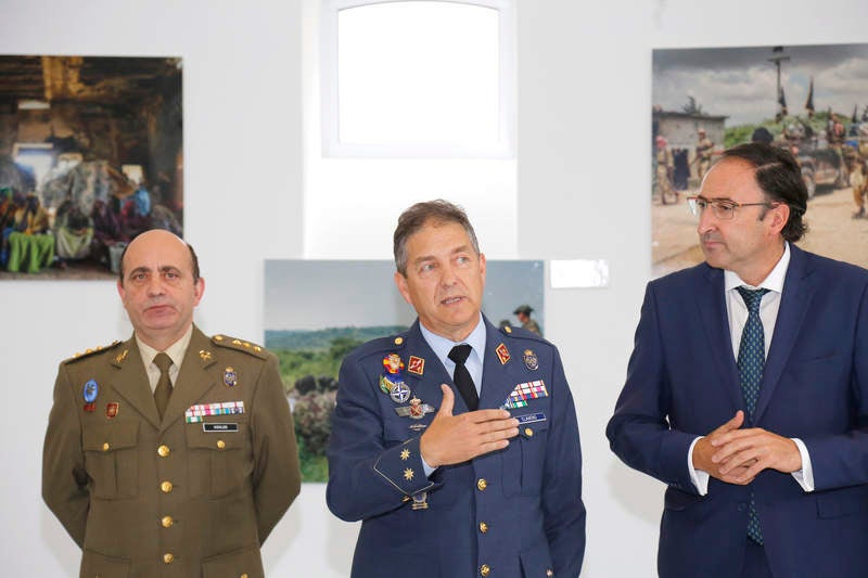 Inauguración de la exposición &#039;Misión Atalanta: La lucha contra la piratería en el Índico&#039; en el Centro Cultural Lecrác de Palencia