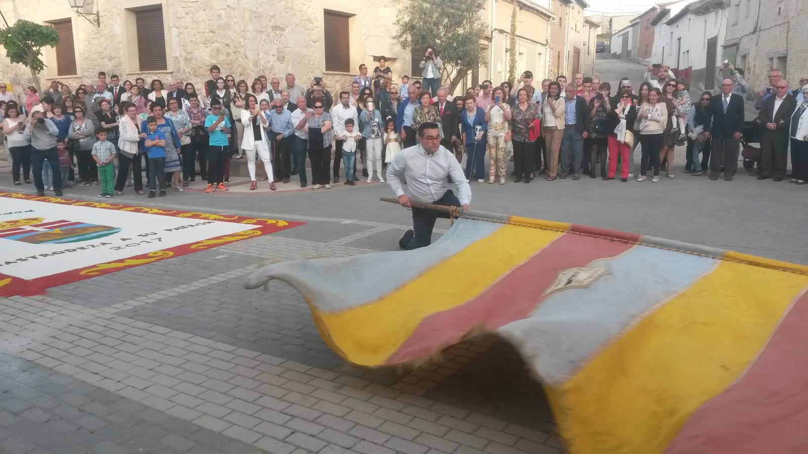 Los vecinos de Castrodeza honran a San Miguel