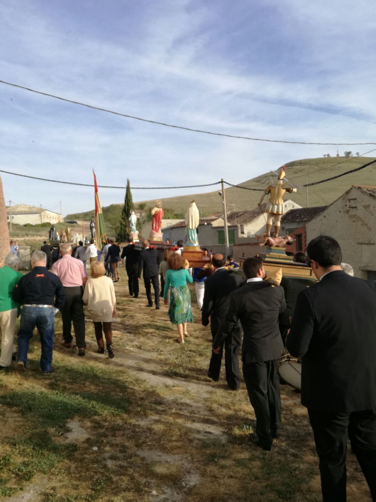 Los vecinos de Castrodeza honran a San Miguel