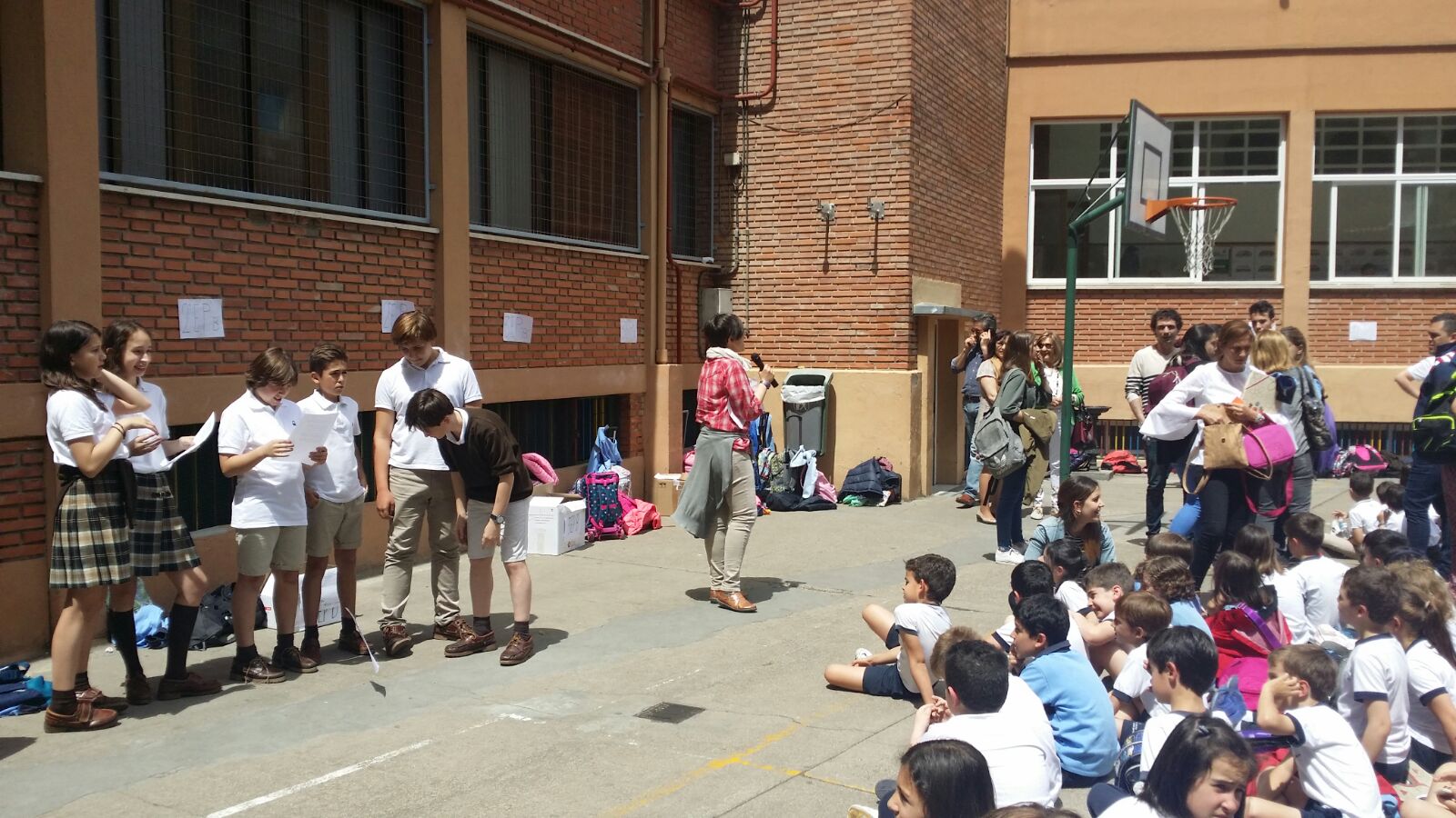 Bocata solidario en el colegio Santa Teresa de Jesús de Valladolid