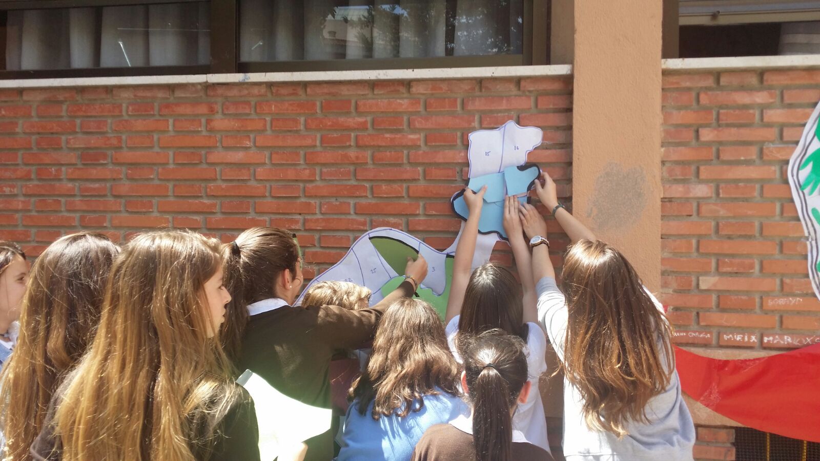 Bocata solidario en el colegio Santa Teresa de Jesús de Valladolid