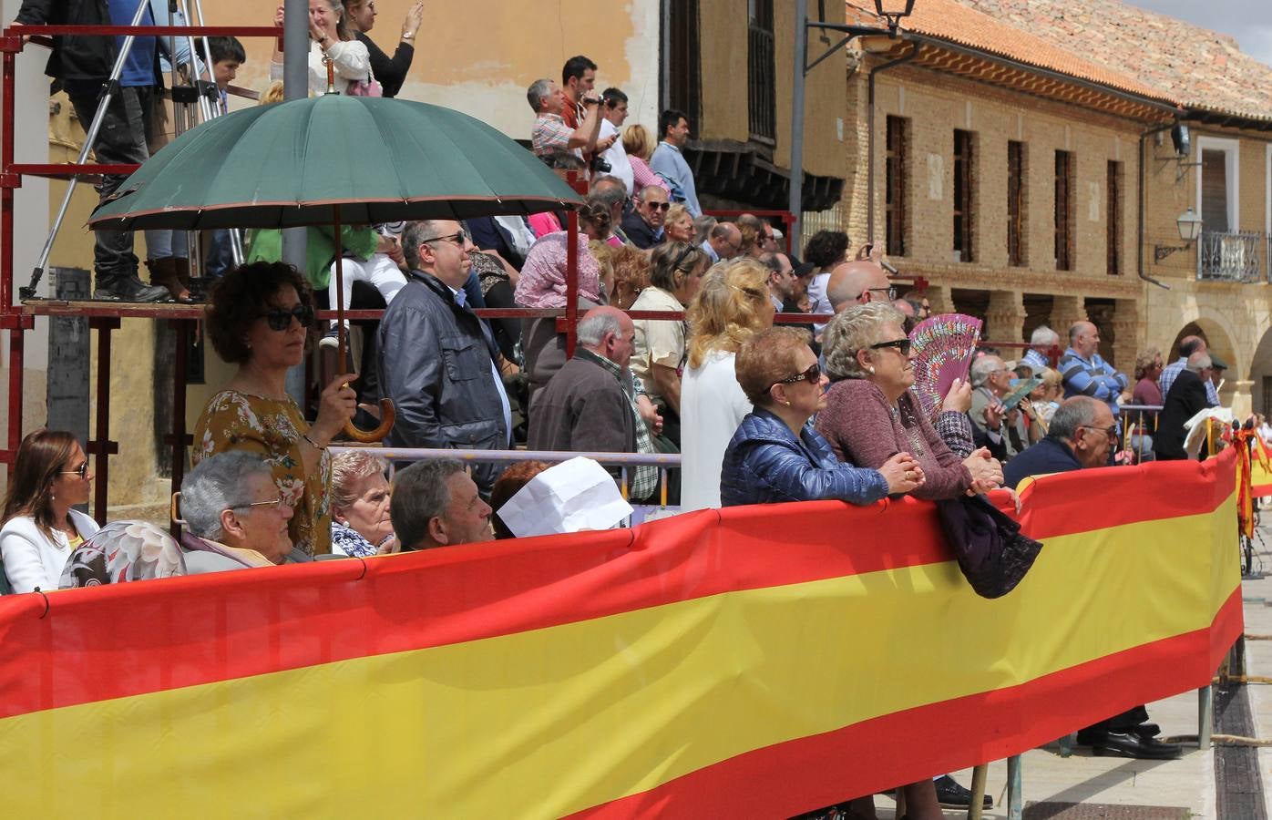 Paredes de Nava rinde honores a las Fuerzas Armadas (2/2)