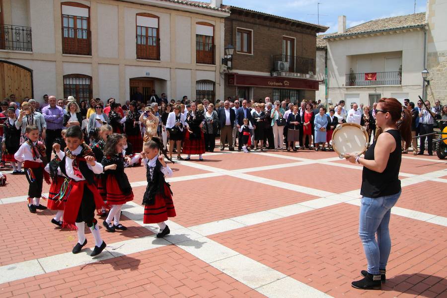 Danzas en Villaviudas en la fiesta de San Isidro