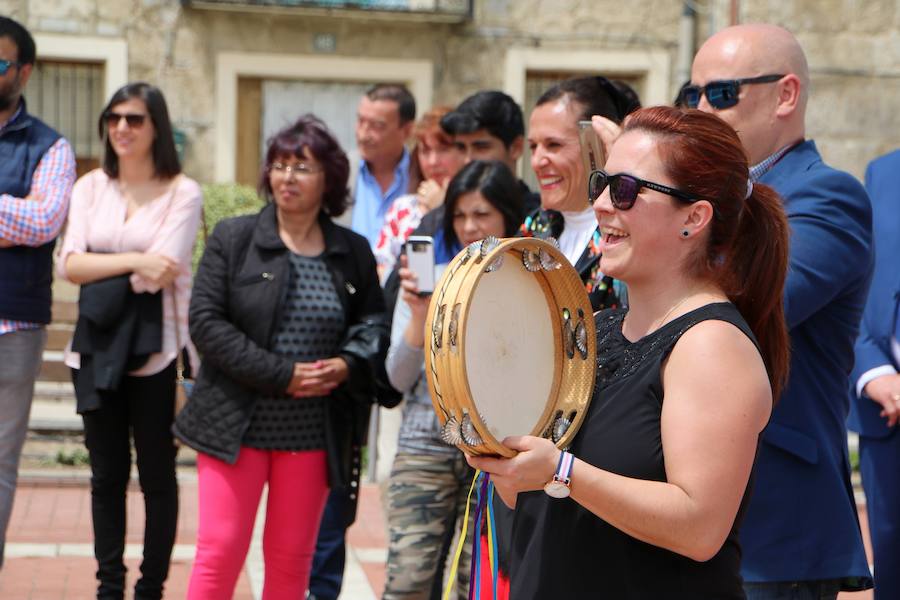Danzas en Villaviudas en la fiesta de San Isidro