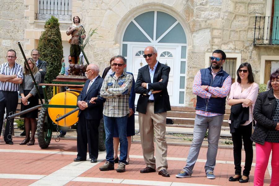 Danzas en Villaviudas en la fiesta de San Isidro