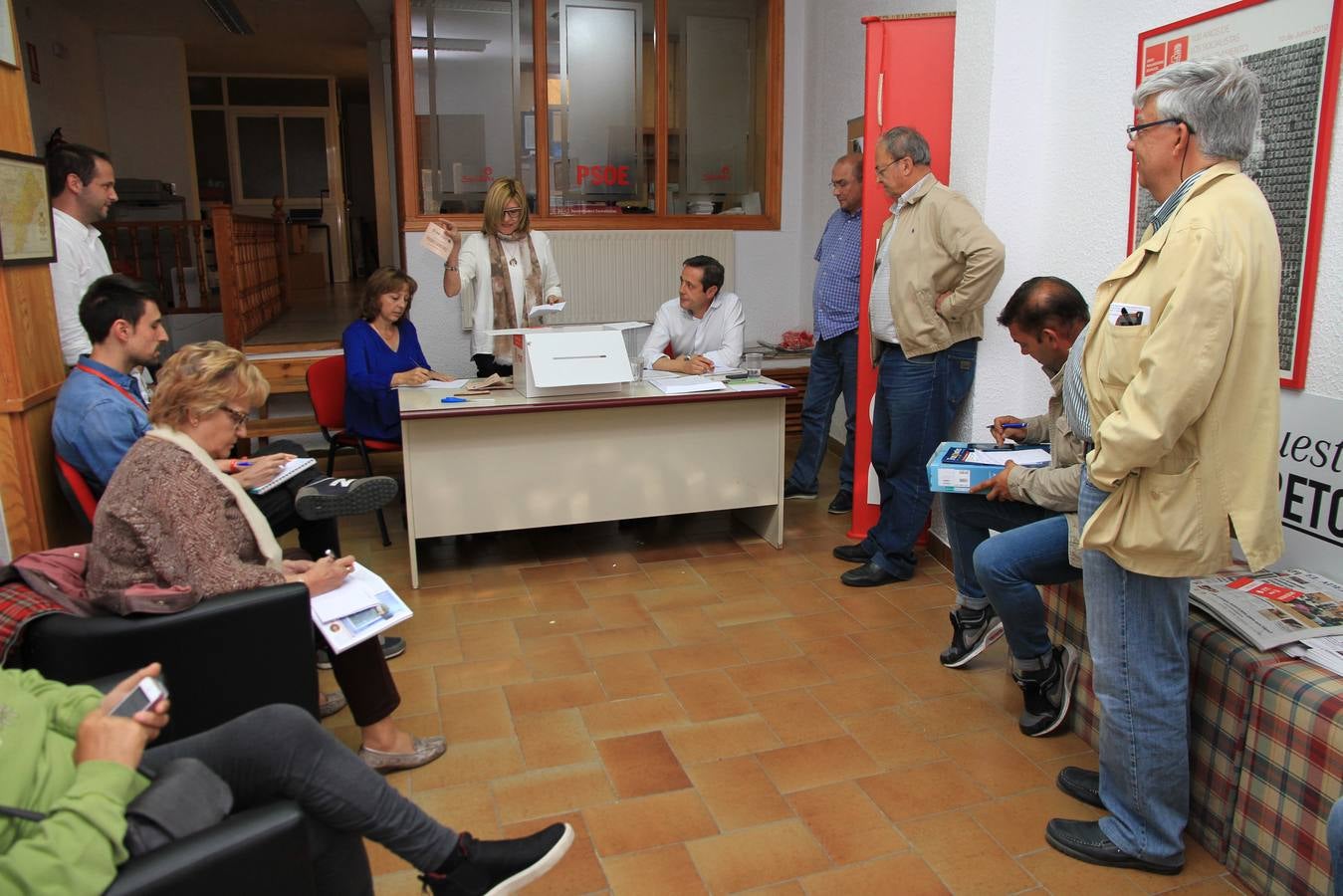 Los afiliados segovianos votan en las primarias del PSOE