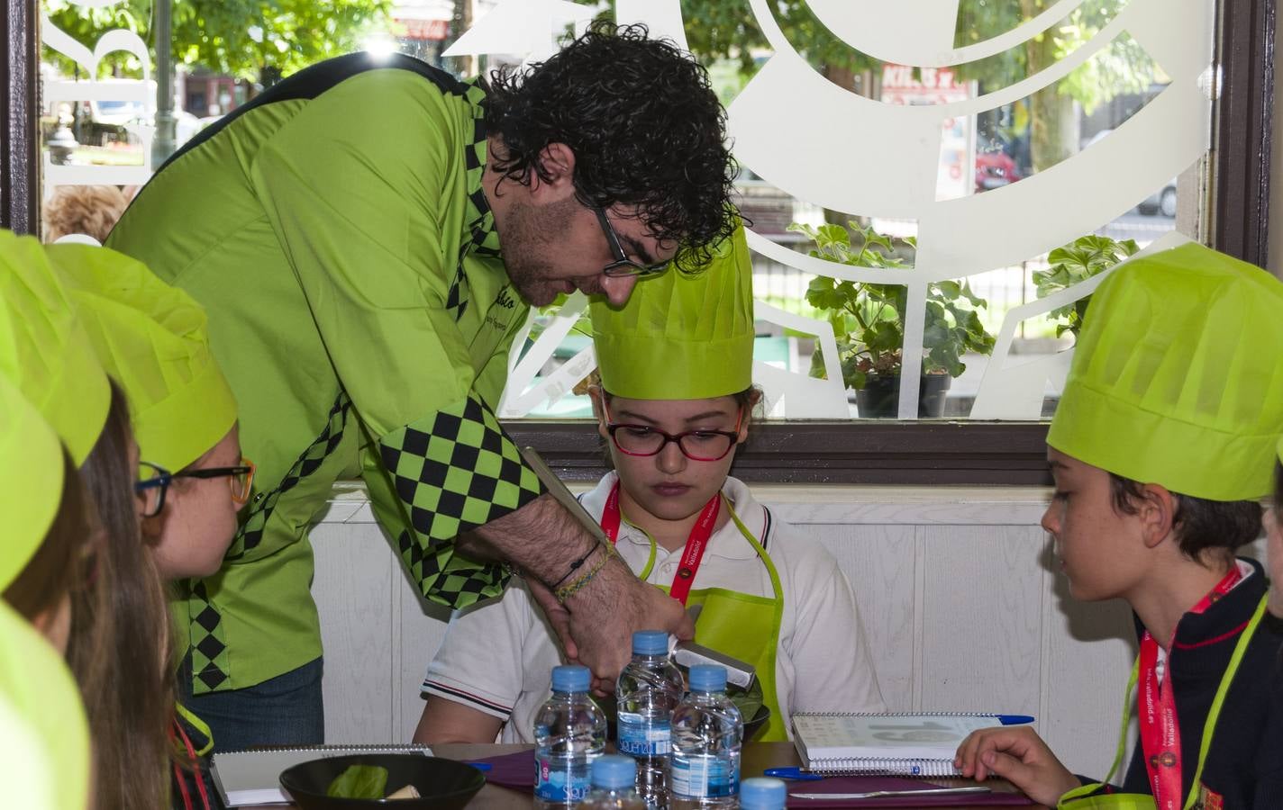 Alumnos del colegio San José ejercen de jurado en el XIX Concurso Provincial de Pinchos de Valladolid